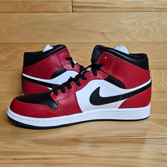 Nike Air Jordan 1 Retro MID Chicago Black Toe MENS Black Red Shoe 554724-069 - Picture 8 of 11